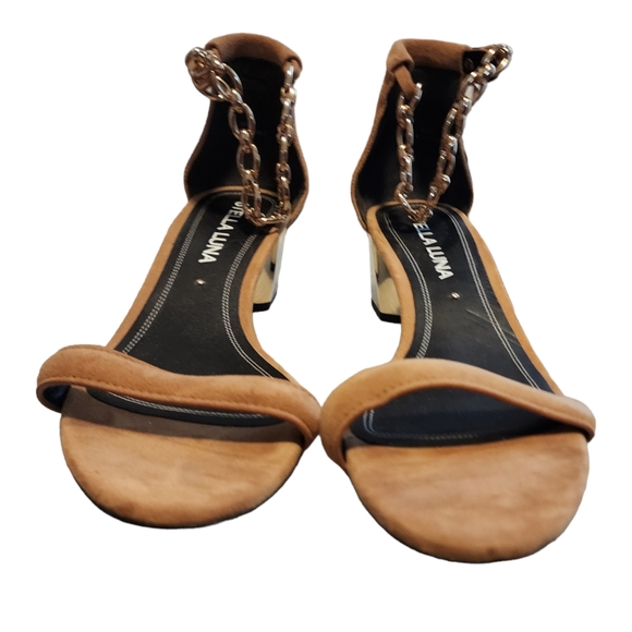 NEW Stella Luna Tan Suede Ankle Chain Turnlock Heeled Sandal - Picture 4 of 11